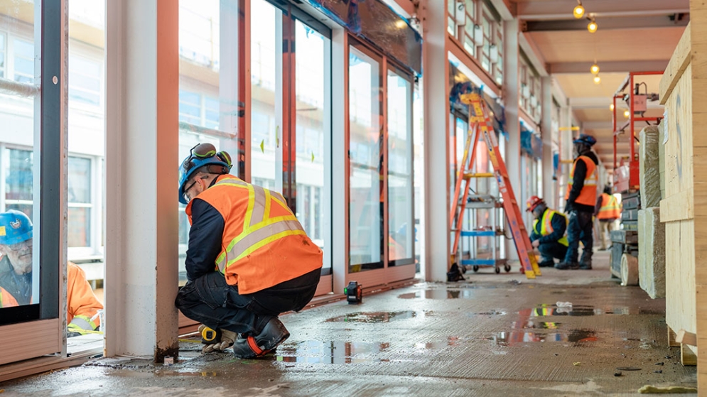 Installation des portes palières à la station Deux-Montagnes - Septembre 2023